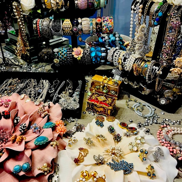 MY 1ST JEWELRY SHOW!!!! PLEASE LIKE TO BE NOTIFIED OF MY LIVE SHOW!!! - Picture 5 of 17